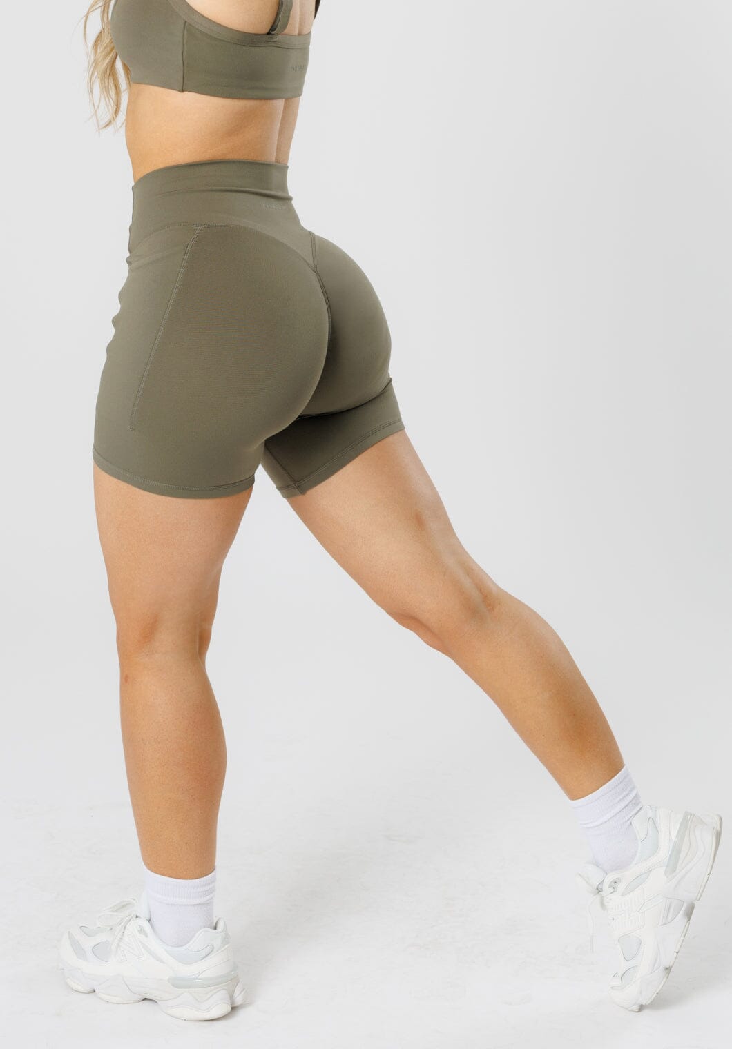 Reluna Empower Sculptseam®  Plus Pocket Short 6” Everglades