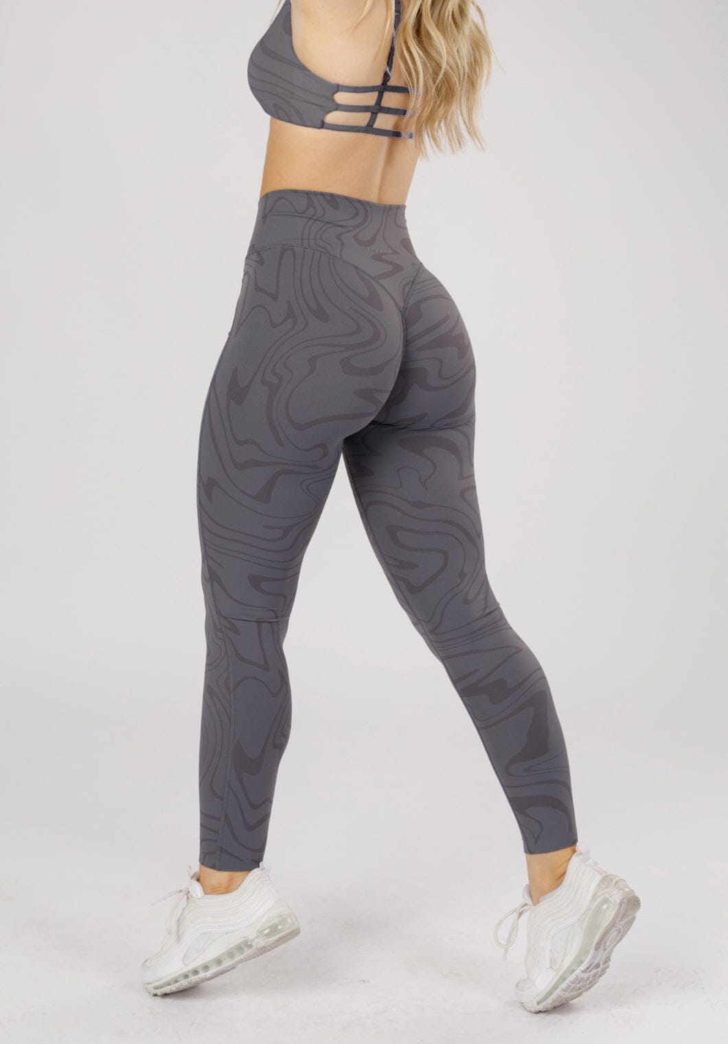 RecStretch™ DesB High Flow Sculptseam® Plus Legging Groove