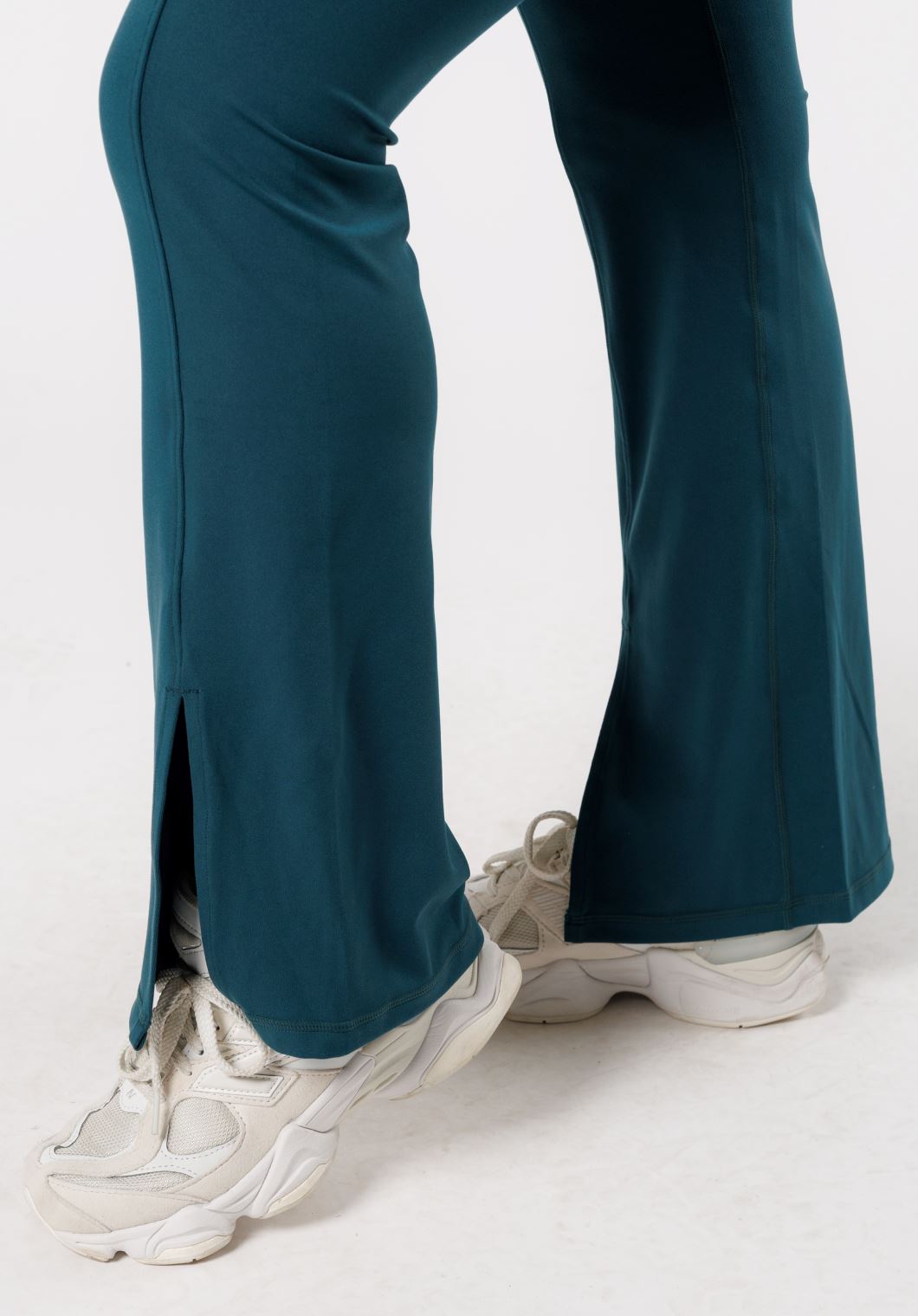 Reluna™ Front Slit Sculptseam® Flare Leggings 31" Serpentine